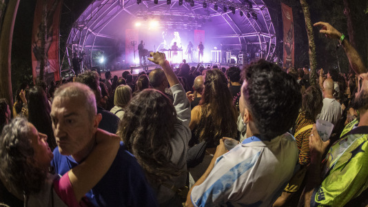 La Festa da Carballeira de Zas vivió una intensa primera noche de folk y música electrónica
