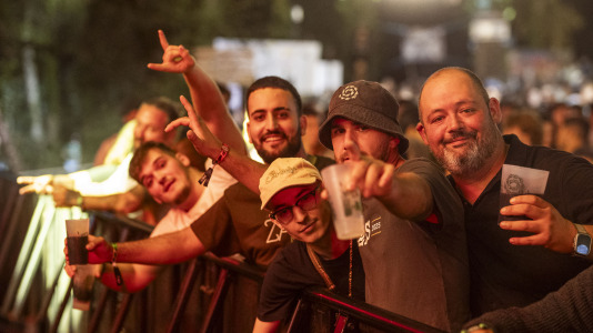 La Festa da Carballeira de Zas vivió una intensa primera noche de folk y música electrónica