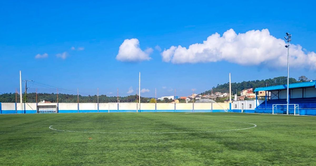 El campo de fútbol de As Redondas contará con un nuevo césped artificial